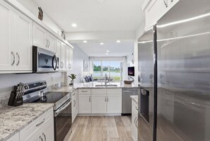 Fridge, microwave, stovetop, dishwasher