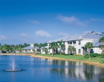 Property grounds at GreenLinks Golf Villas at Lely Resort