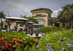 Lunch and dinner served, golf course views