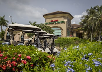 Lunch and dinner served, golf course views  at GreenLinks Golf Villas at Lely Resort