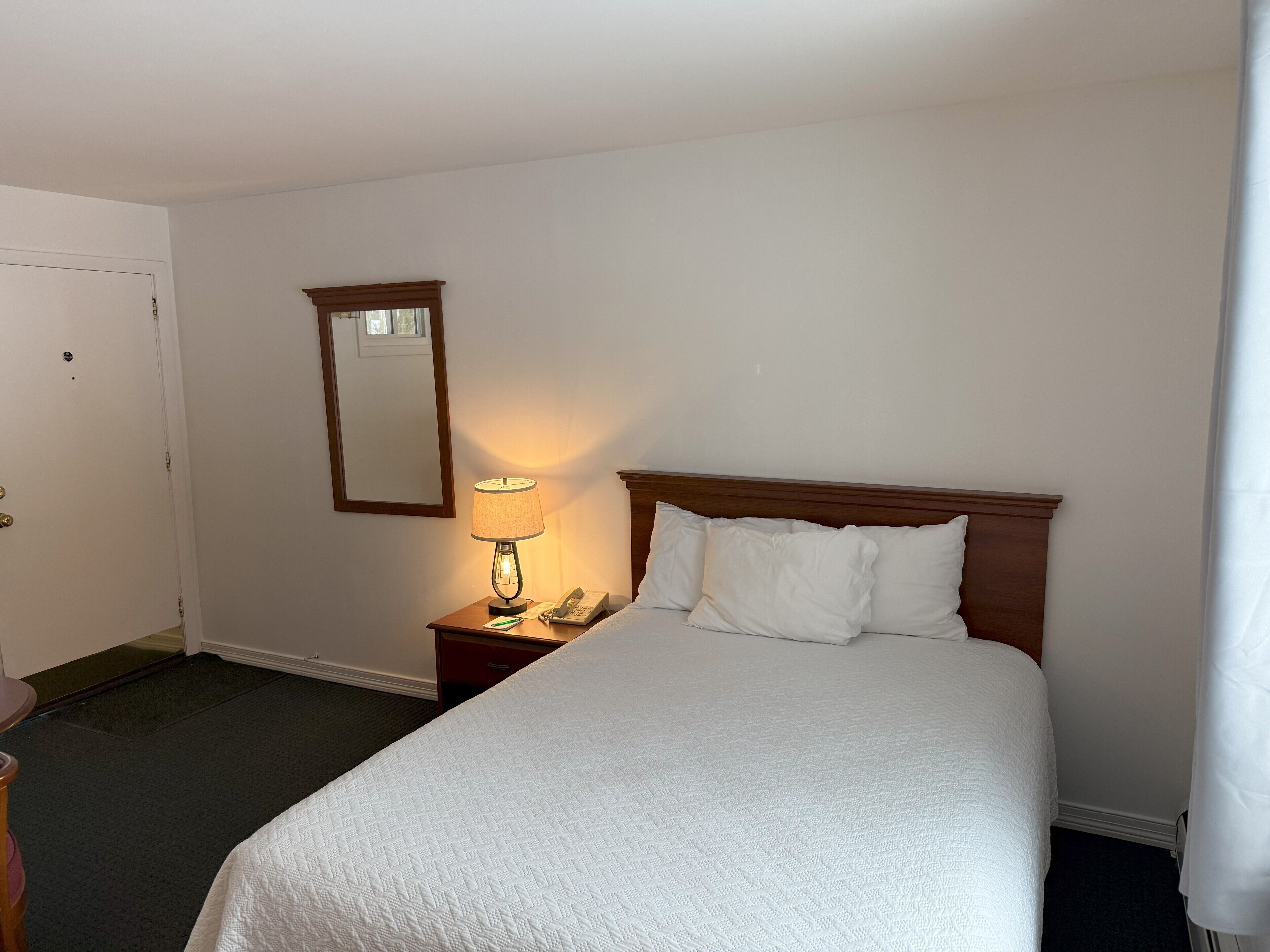 standard room, 1 queen bed | iron/ironing board, free wifi, bed sheets