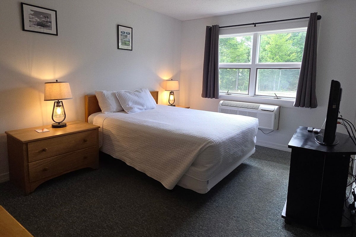 Superior Efficiency, 1 Queen Bed