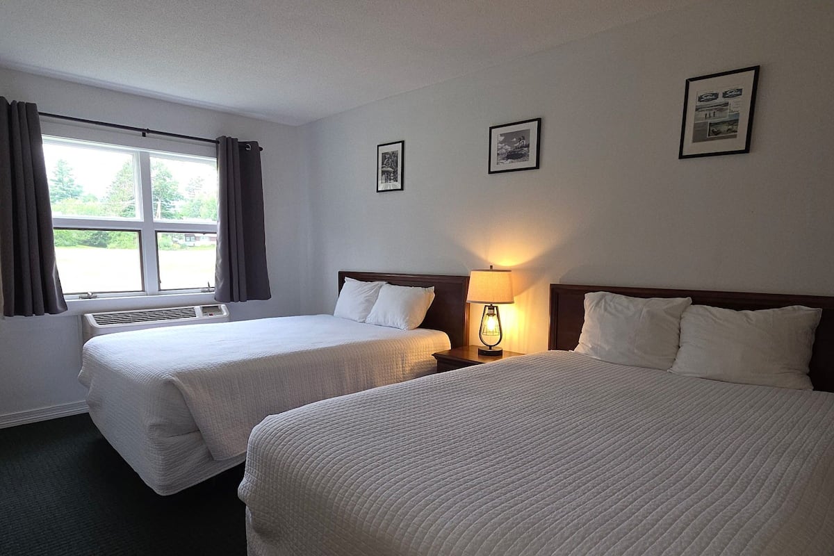 Iron/ironing board, free WiFi, bed sheets