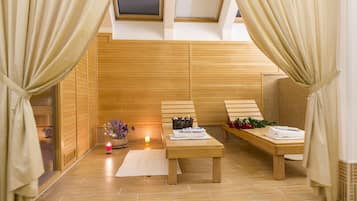Sauna, hot tub