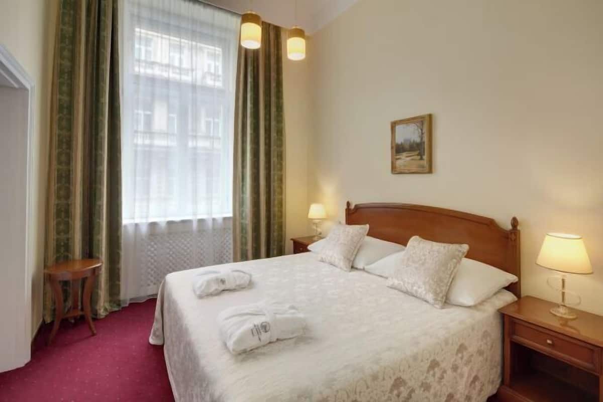 1 quarto, camas Tempur-Pedic, frigobar, cofres nos quartos