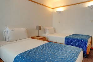 Studio, 2 Twin Beds | 1 bedroom, in-room safe, desk, blackout drapes