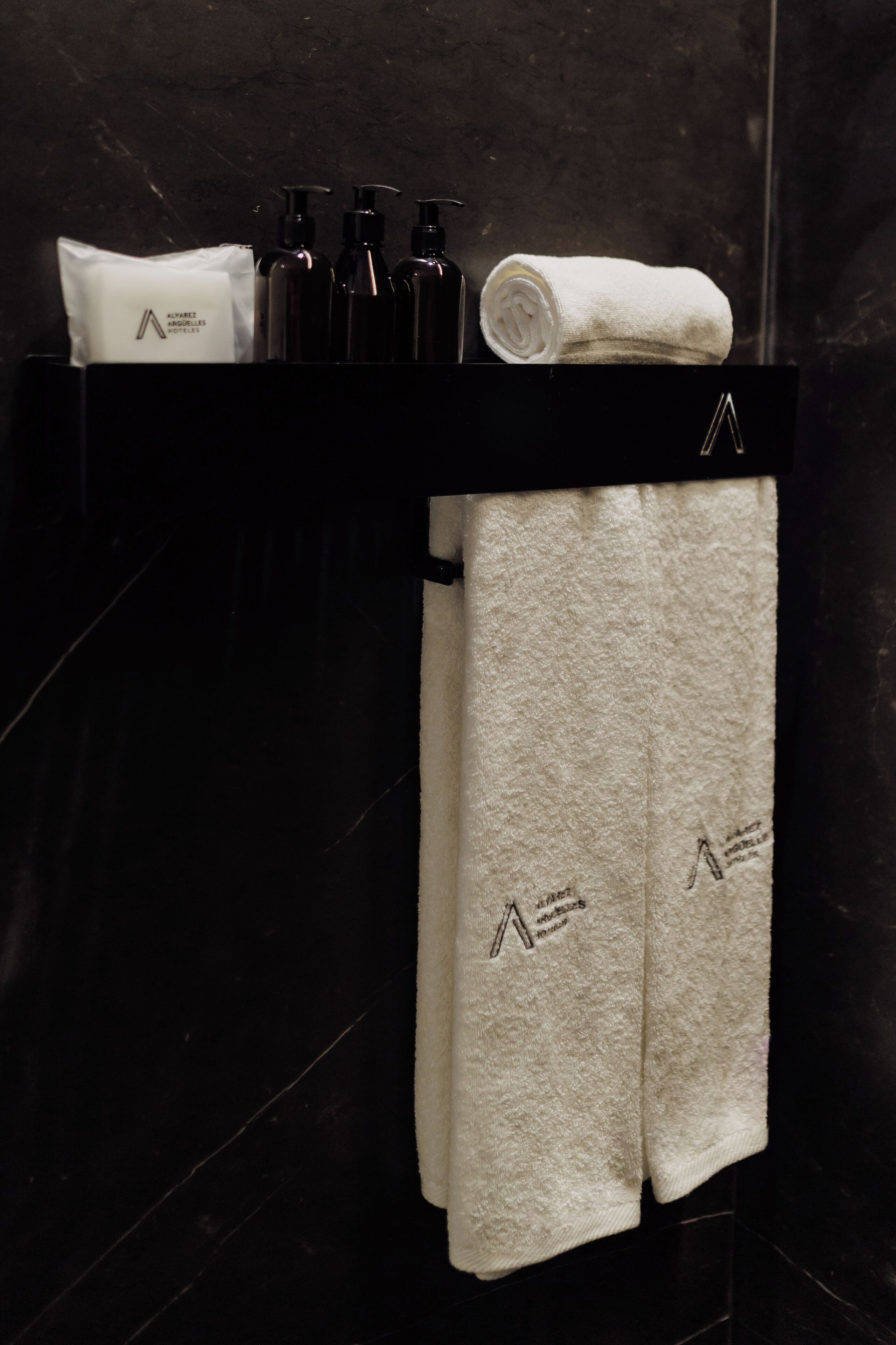 superior doble doble | bathroom | free toiletries, hair dryer, bidet, towels