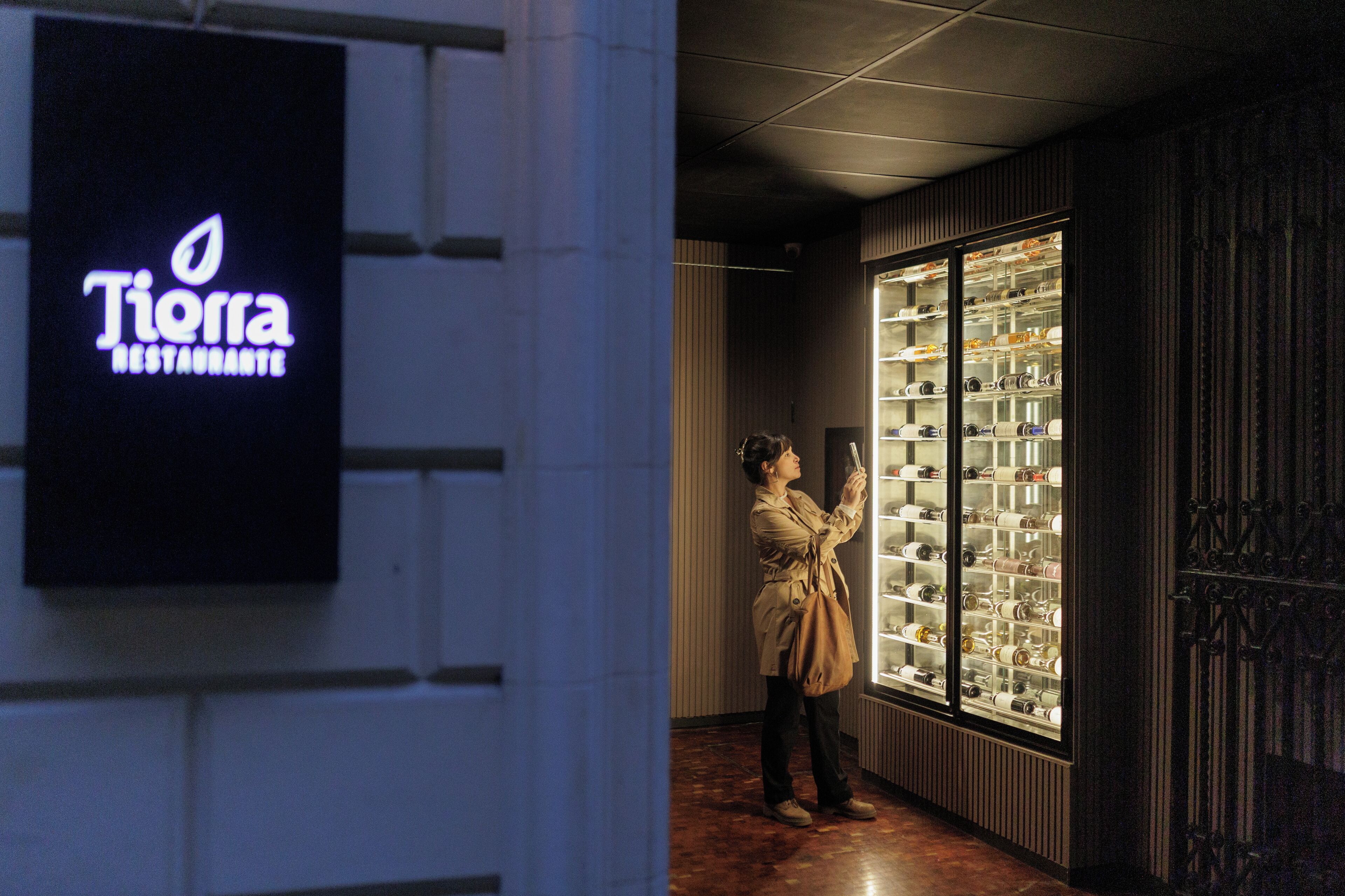 breakfast, lunch and dinner served