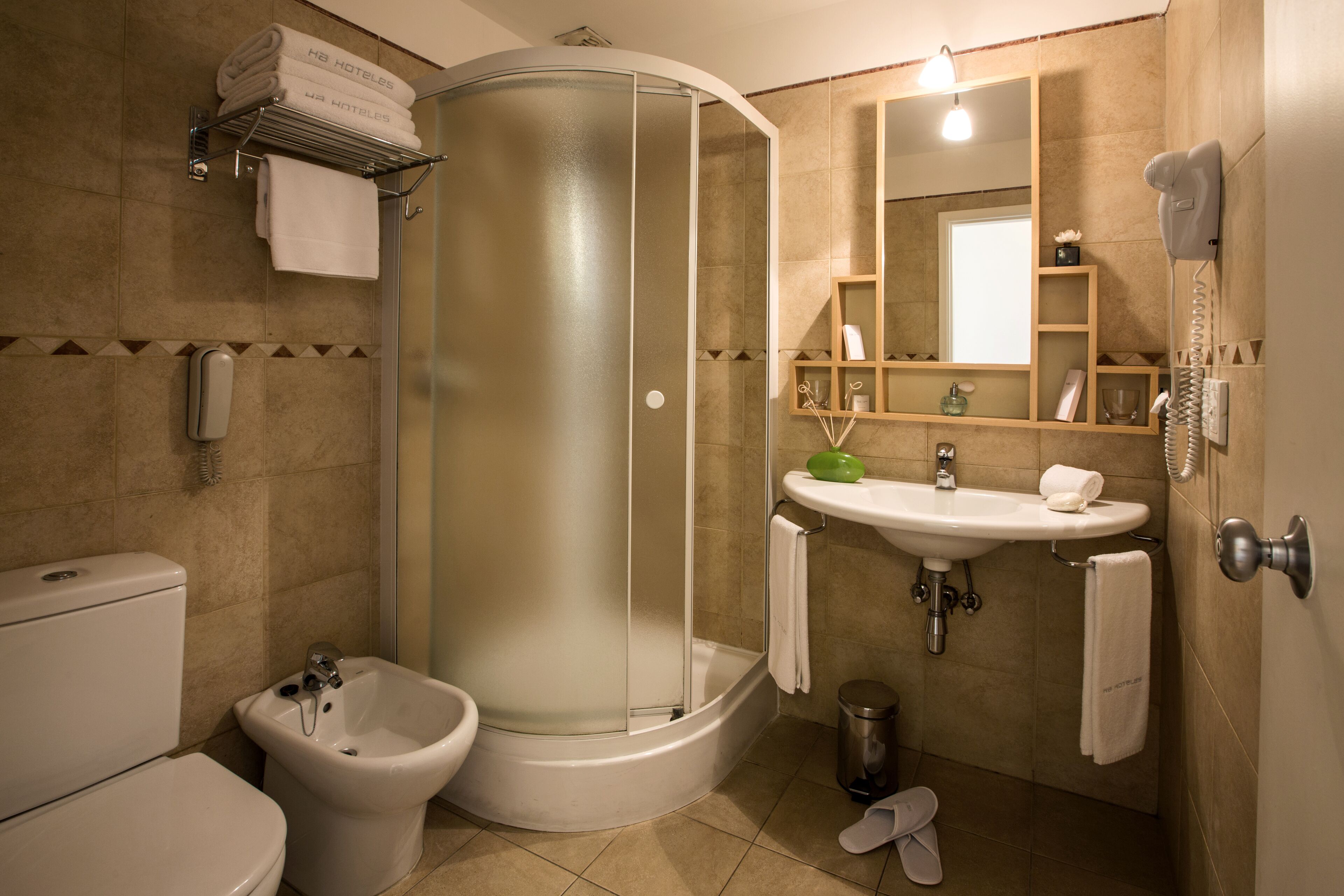 Bany | Articles de tocador gratuïts, assecador de cabells, bidet i tovalloles 