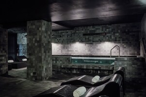 Sauna, hot tub, steam room