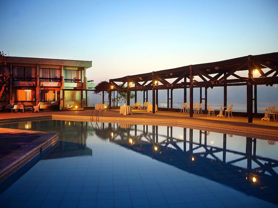 2 outdoor pools, sun loungers