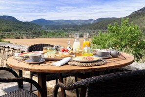 Desayuno buffet diario (EUR 30 por persona)