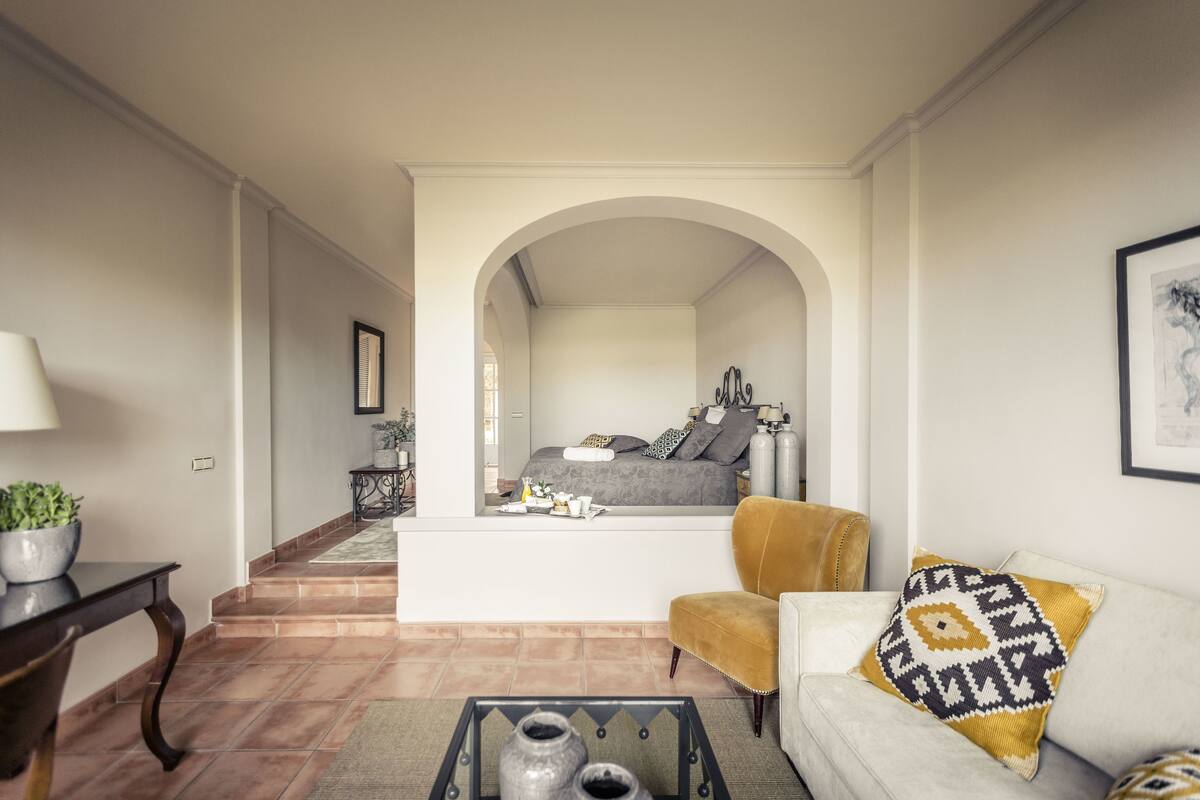 Premium bedding, down comforters, minibar, in-room safe
