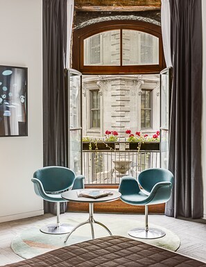 Suite, en angle | Restauration dans la chambre