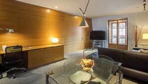 Apartment | Premium bedding, in-room safe, blackout drapes, soundproofing