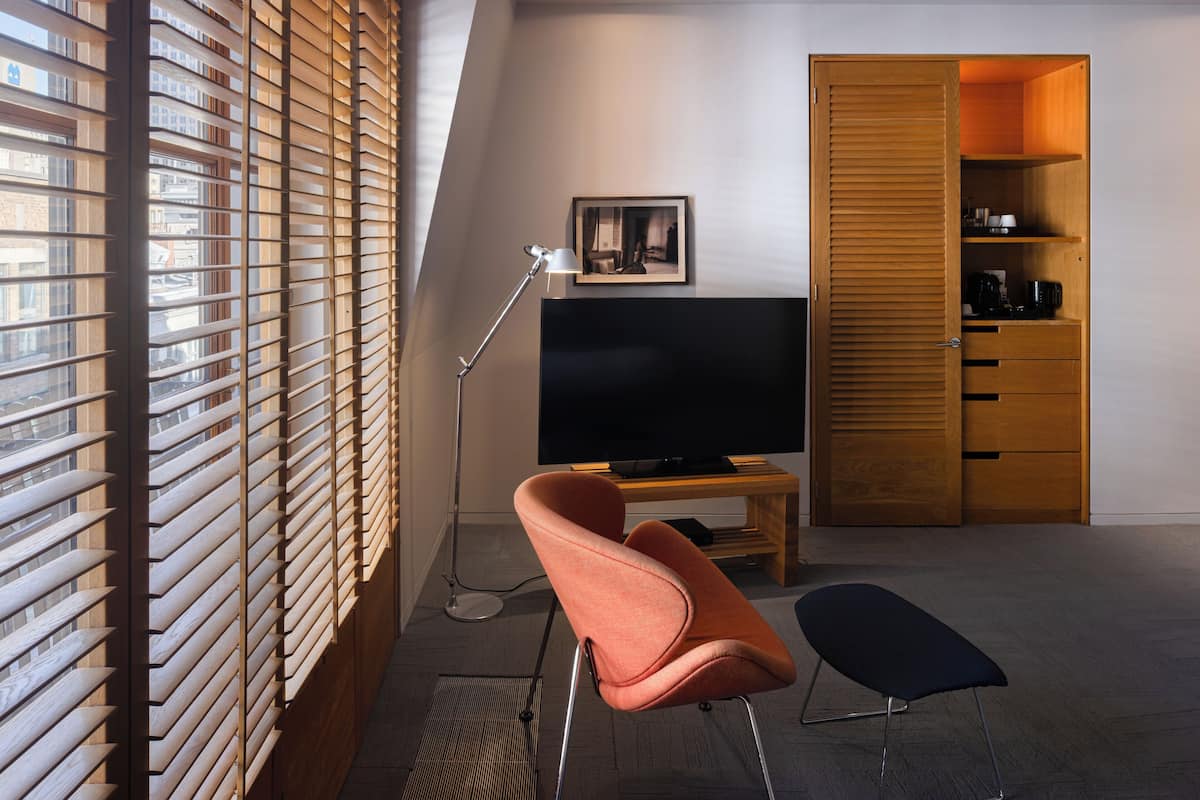 Suite Deluxe | Ropa de cama de alta calidad y caja de seguridad en la habitación