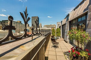 Loft, Terrace | Premium bedding, in-room safe, blackout drapes, soundproofing