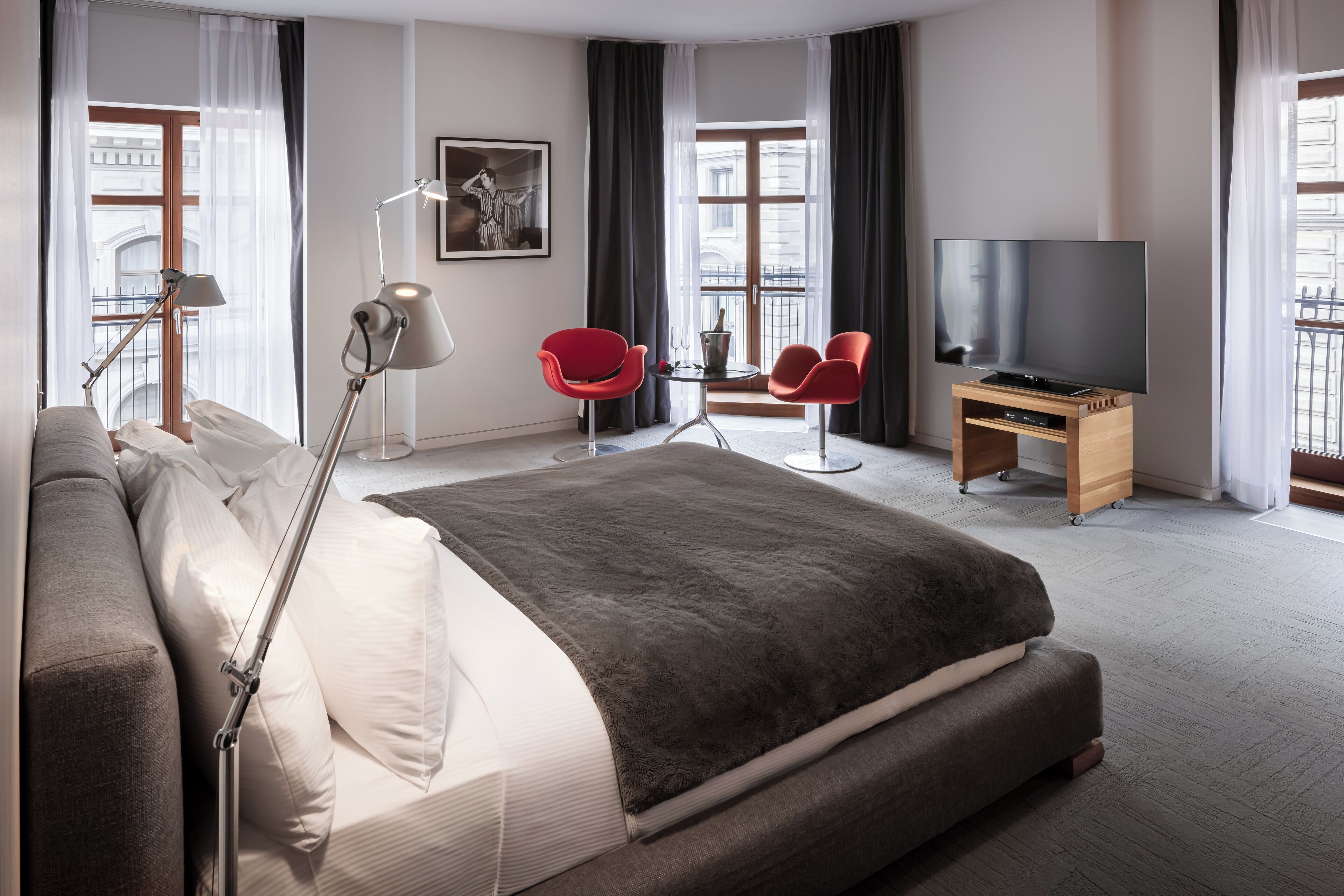 Suite, en angle | Literie de qualité supérieure, coffres-forts dans les chambres