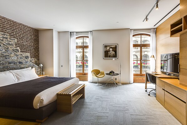 Junior Suite | Premium bedding, in-room safe, blackout drapes, soundproofing