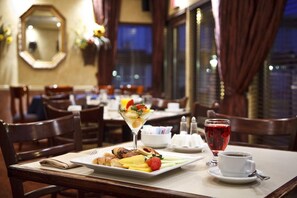 Petit-déjeuner servi sur place