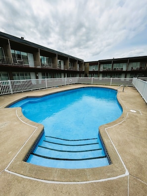 Piscine extérieure (ouverte en saison)