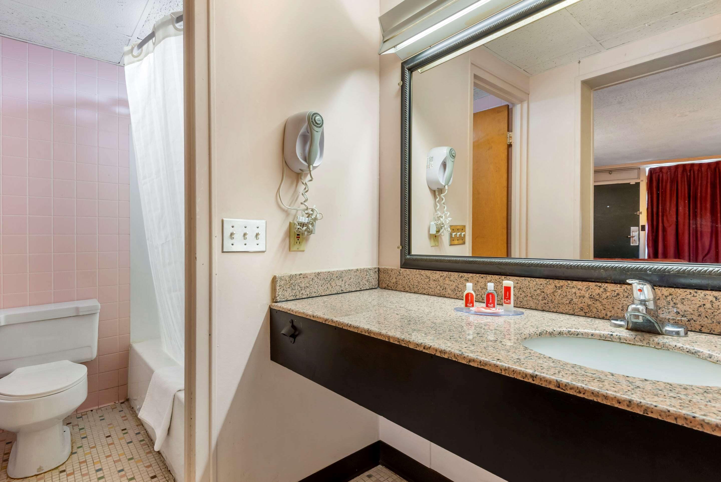 Photo - Econo Lodge Cortland Downtown