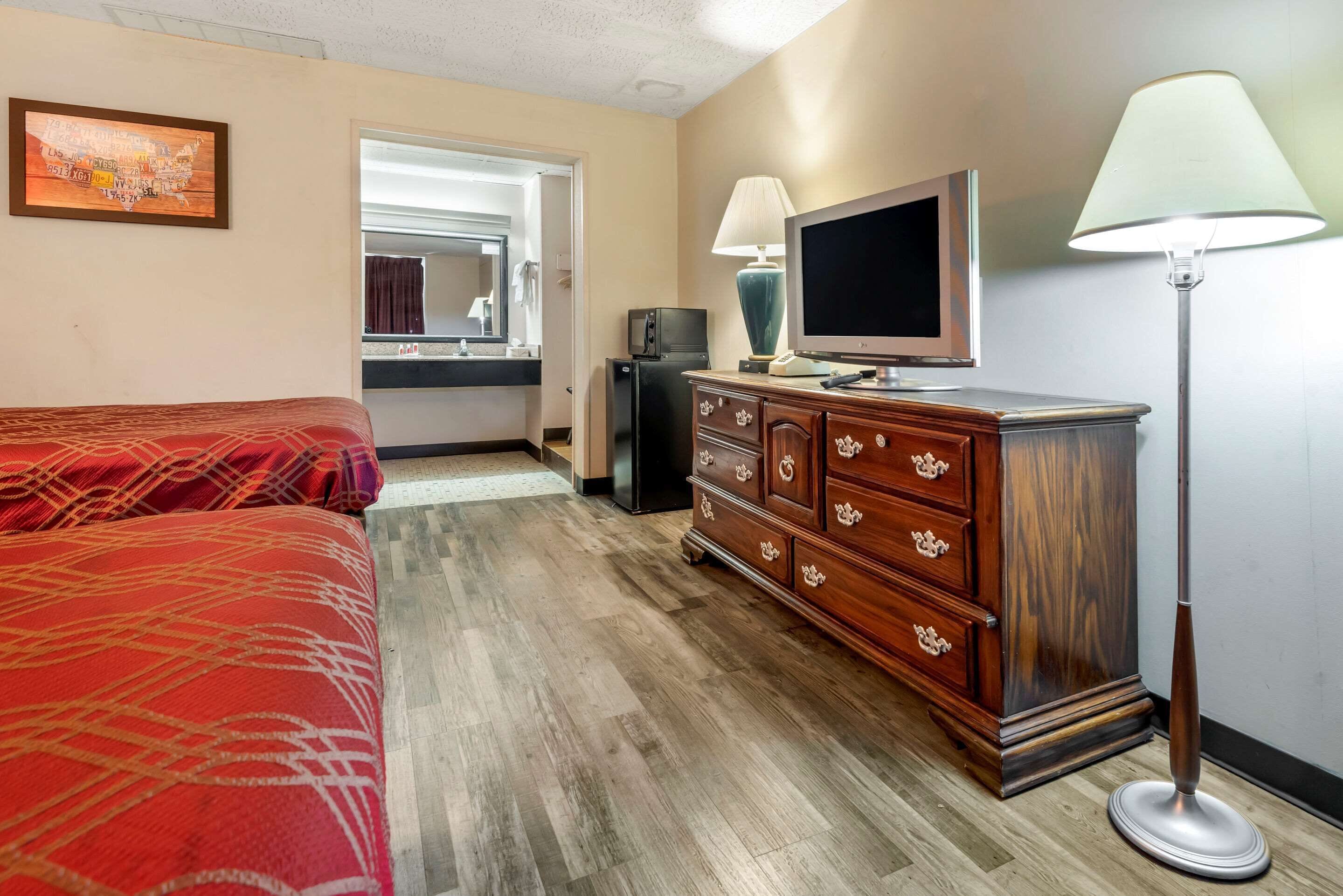 Photo - Econo Lodge Cortland Downtown