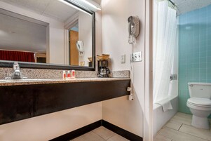 Artículos de tocador gratuitos, secador de pelo, toallas