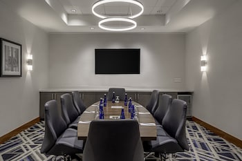 Meeting space at Embassy Suites Boston Logan Airport