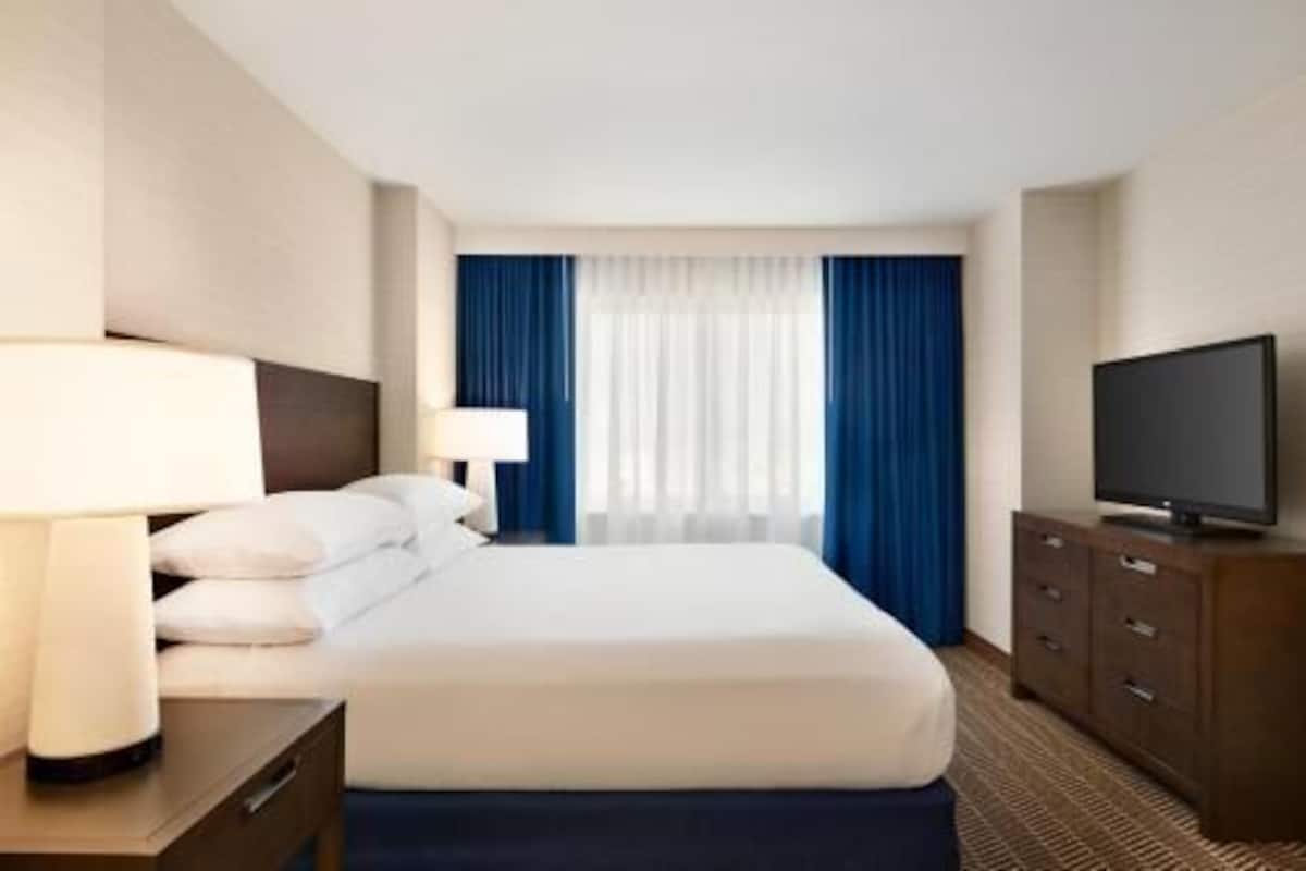1 bedroom, in-room safe, desk, blackout curtains