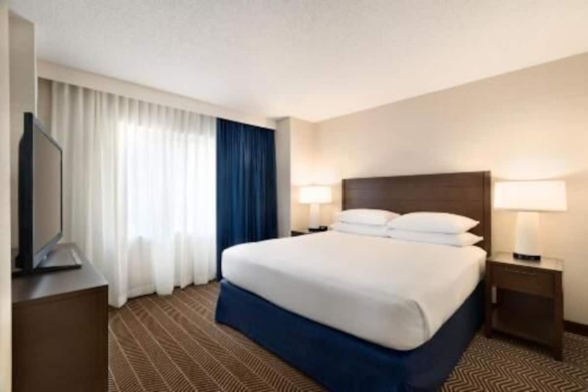 1 bedroom, in-room safe, desk, blackout curtains