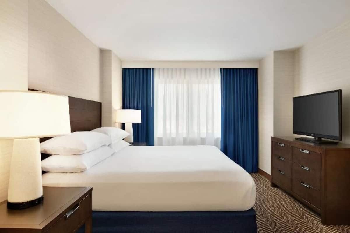 1 bedroom, in-room safe, desk, blackout curtains