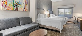 Best Western Valencia/Six Flags Inn & Suites