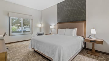 Schreibtisch, laptopgeeigneter Arbeitsplatz, Bügeleisen/Bügelbrett