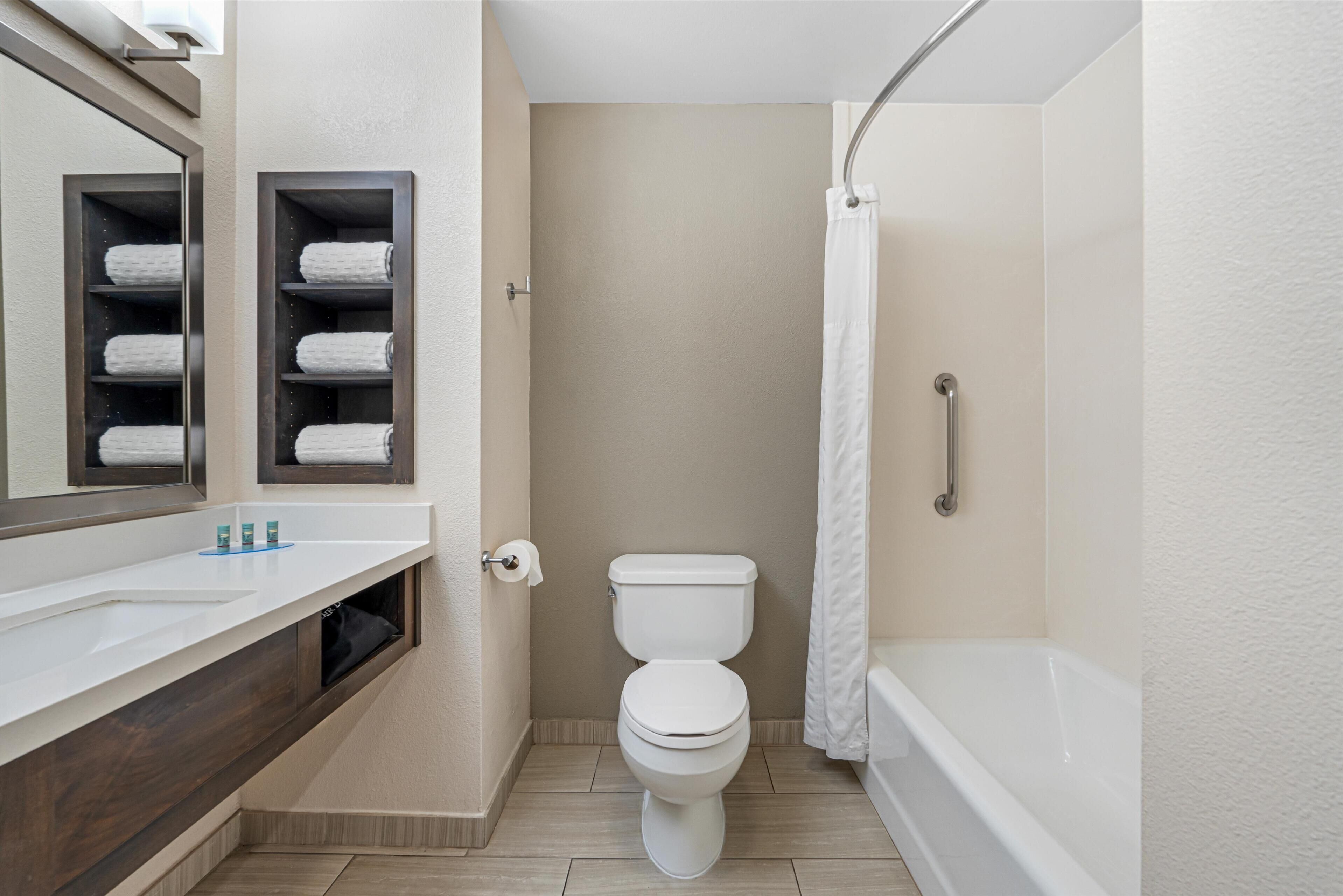 combined shower/bathtub, free toiletries, hair dryer, towels