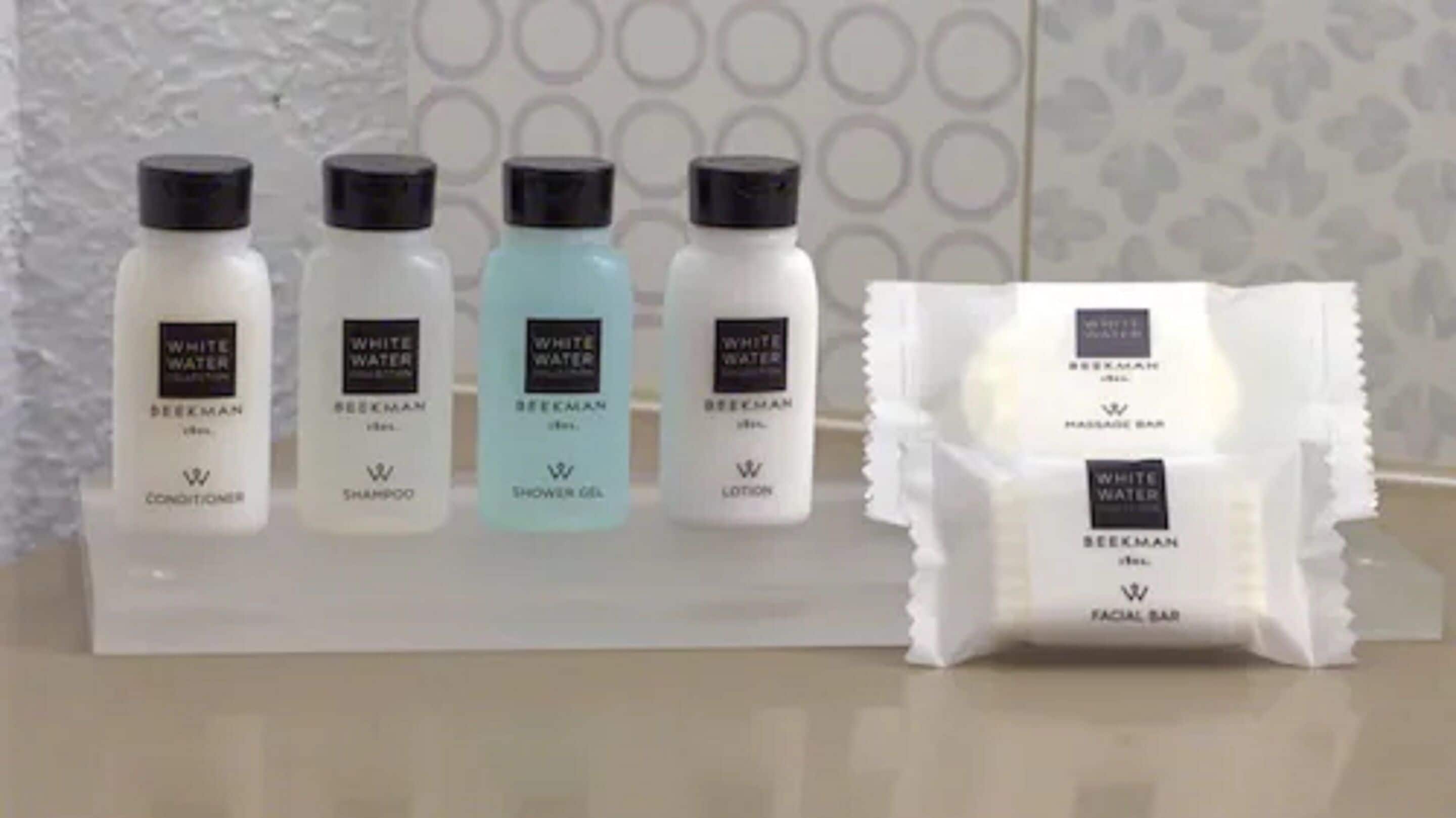 وحدات دش مع أحواض استحمام، مستلزمات مجانية للعناية الشخصية، مجففات شعر