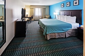 Premium bedding, in-room safe, desk, iron/ironing board - Wingate by Wyndham Lubbock TX South (Lubbock)