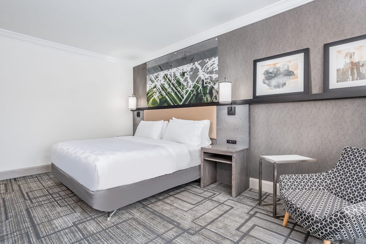 1 bedroom, desk, laptop workspace, blackout drapes