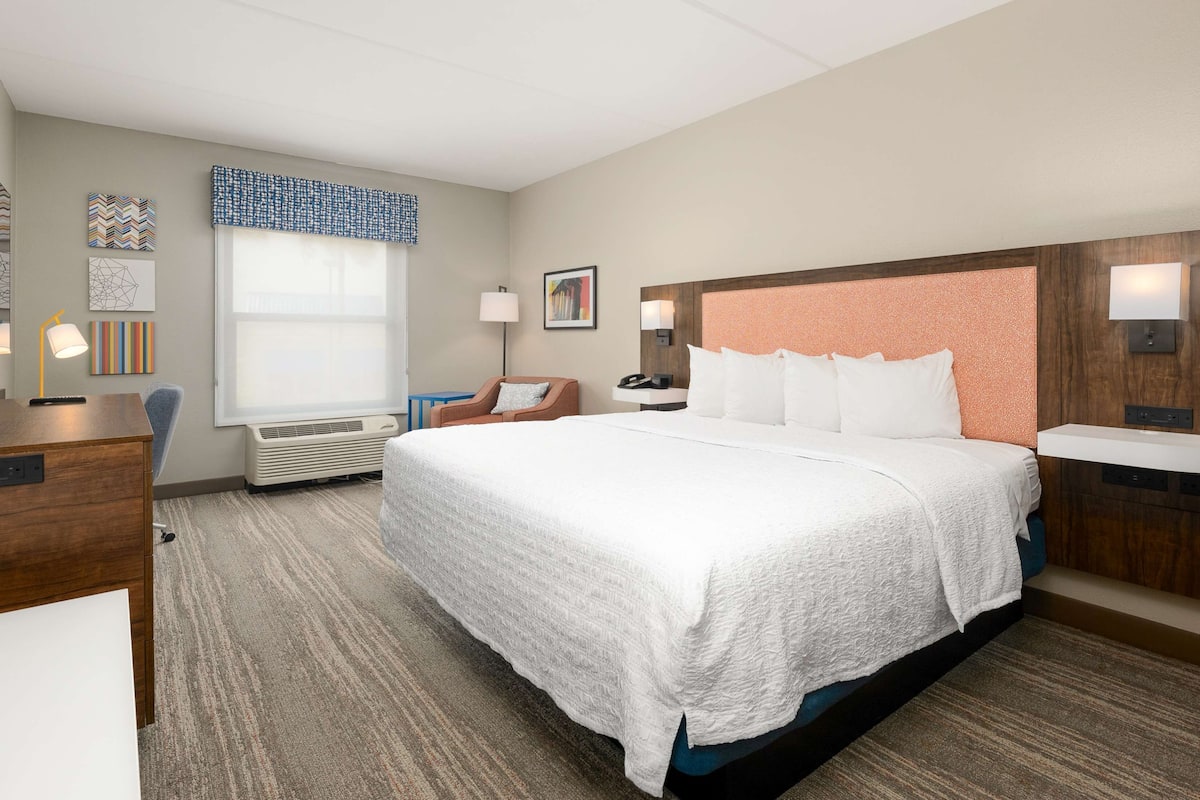 desk, iron/ironing board, free cots/infant beds, rollaway beds