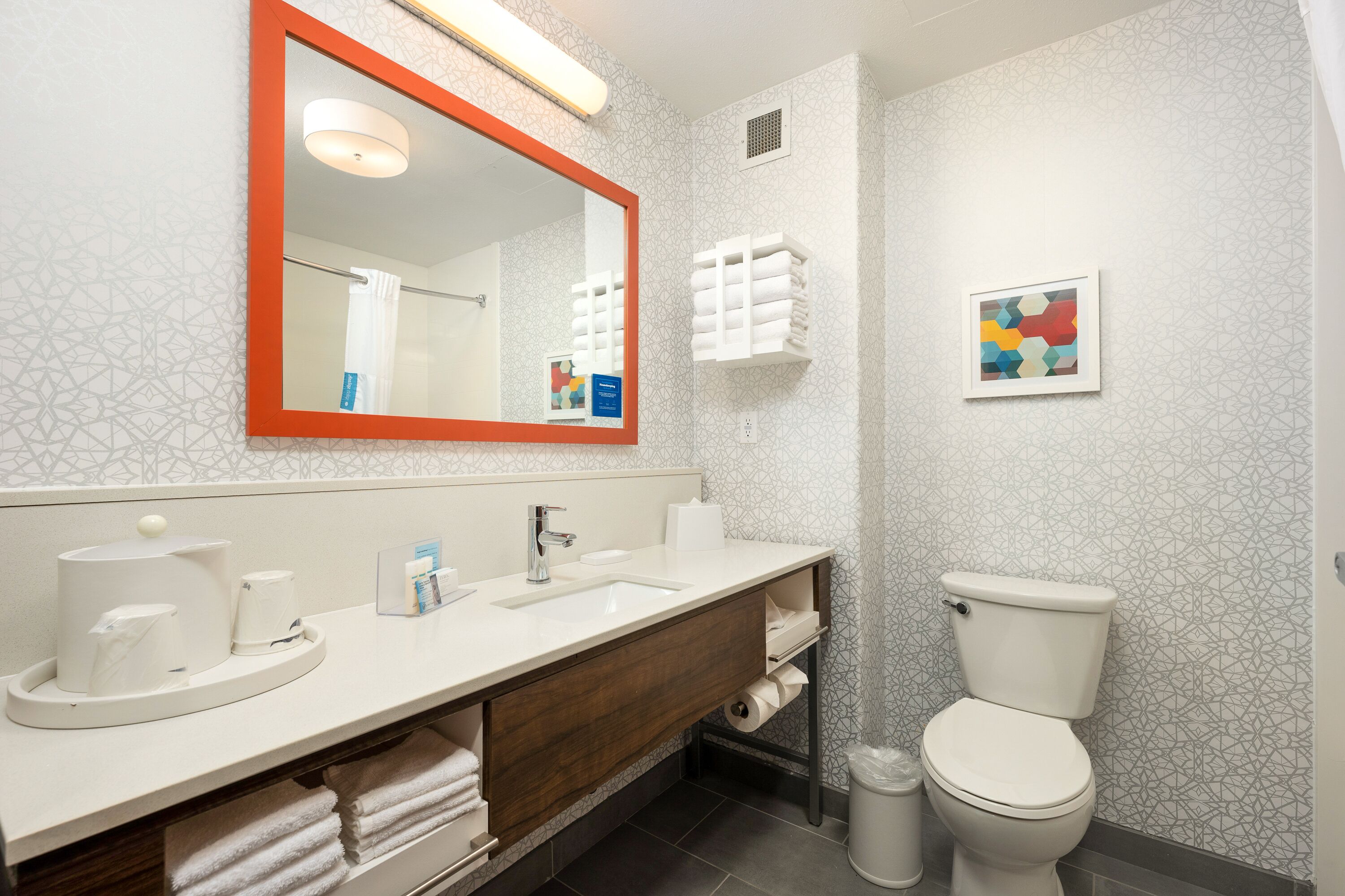 two queens studio | bathroom | hair dryer, towels