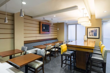 Hampton Inn Manhattan Chelsea - Image 12