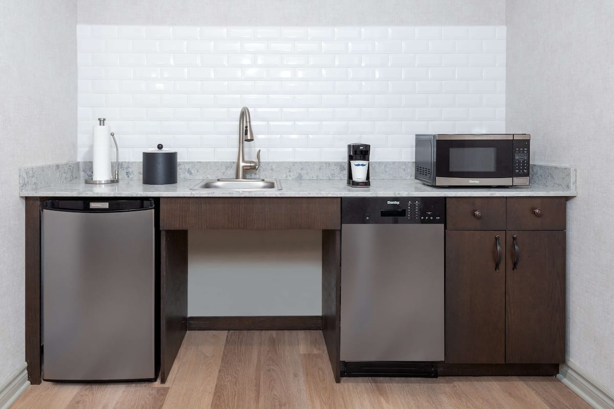 suite, 1 king bed with sofa bed, accessible, non smoking (roll in shower) | minibar