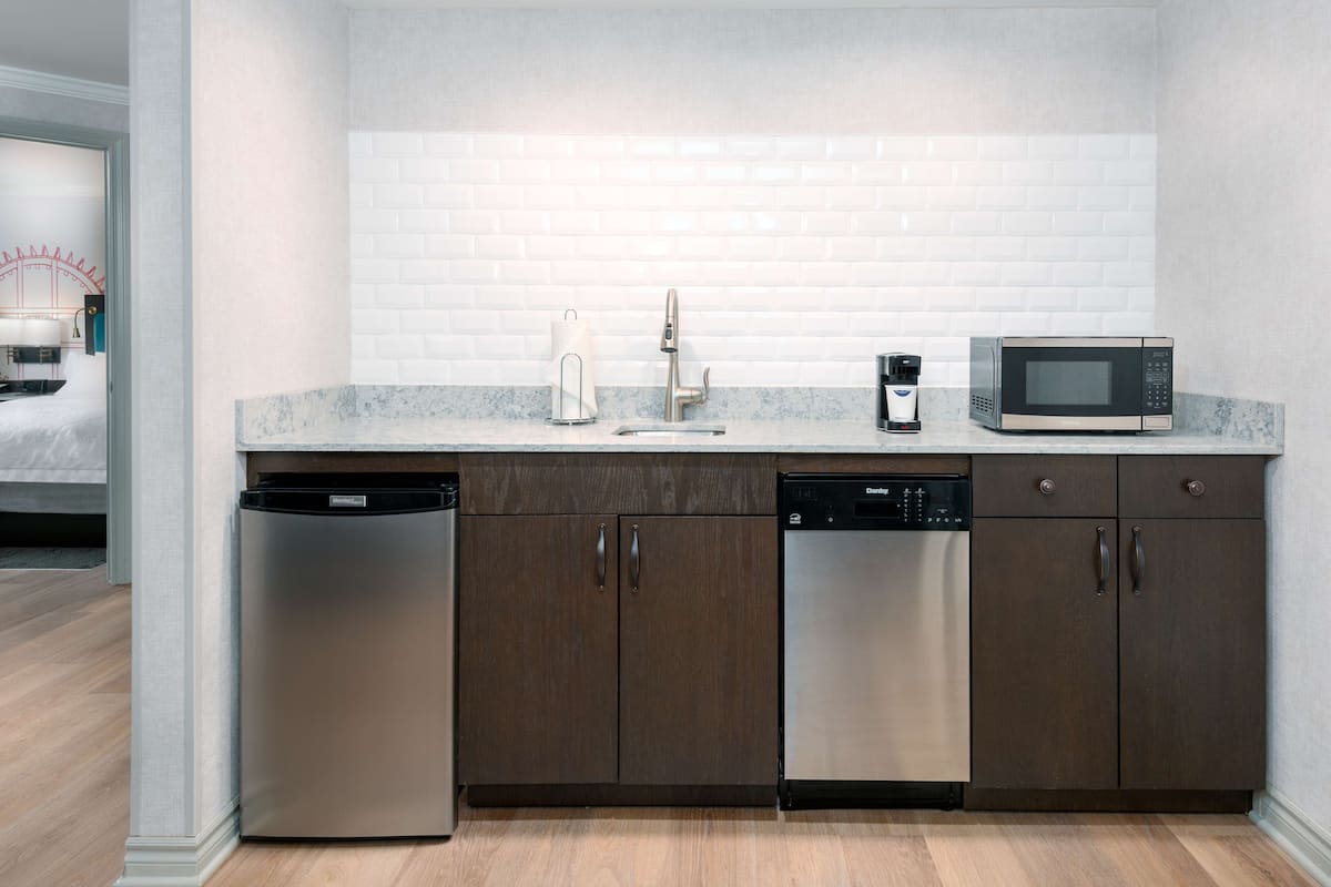 fridge, microwave, coffee/tea maker