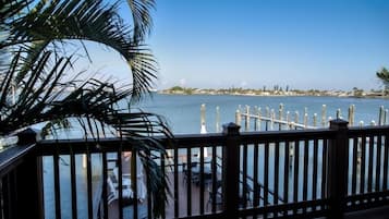 Executive Suite, 1 King Bed (Waterfront) | Balcony