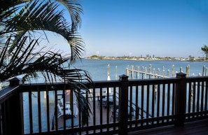 Executive-Suite, 1 King-Bett (Waterfront) | Balkon