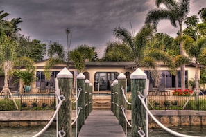 Villa, 3 habitaciones (Waterfront) | Sábanas de algodón egipcio y ropa de cama de alta calidad