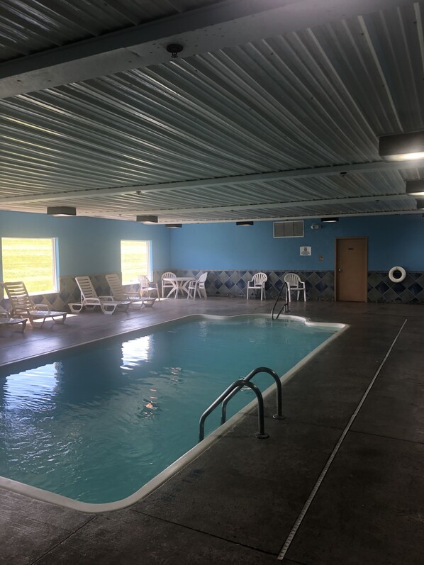 Indoor pool, sun loungers