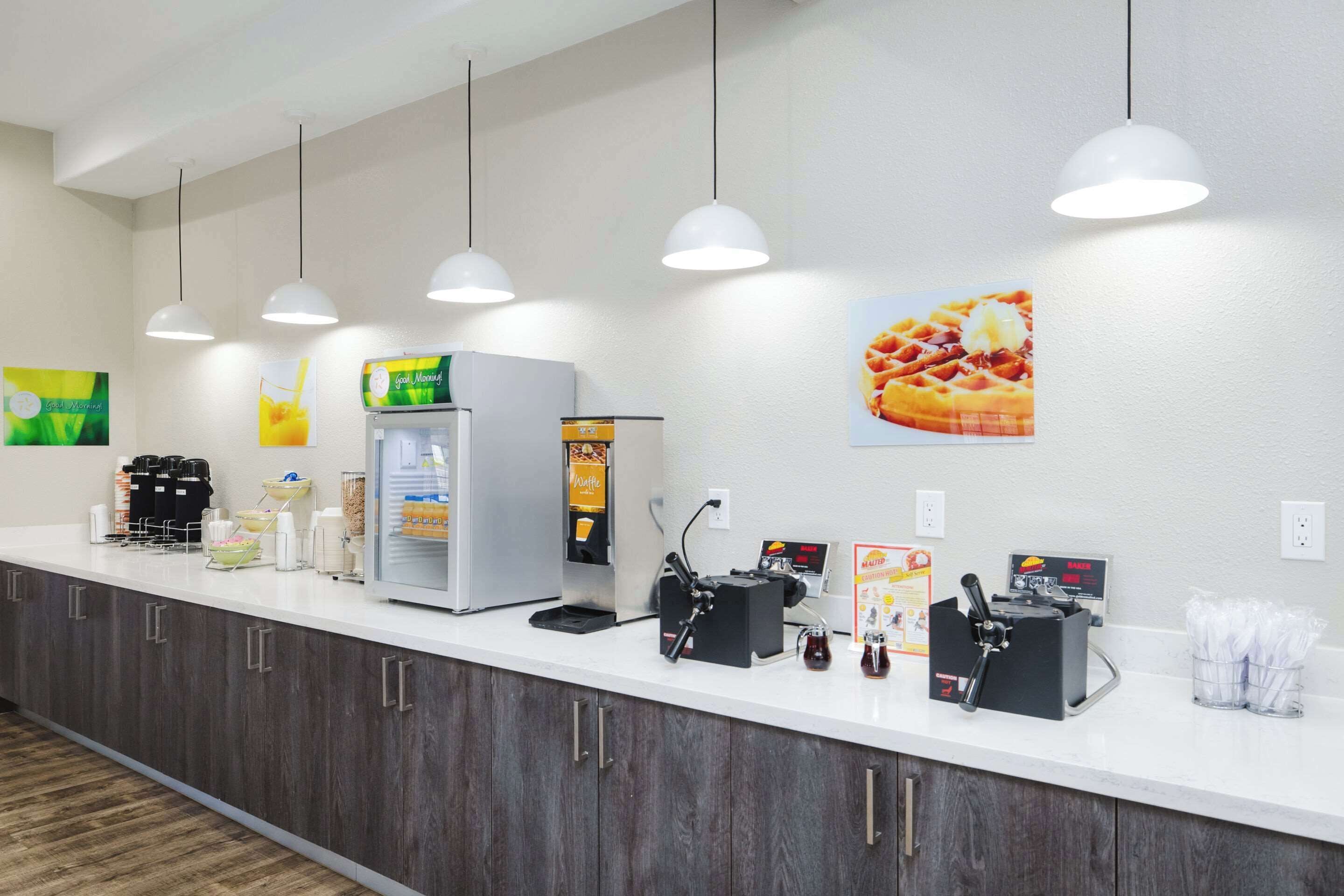 free daily continental breakfast