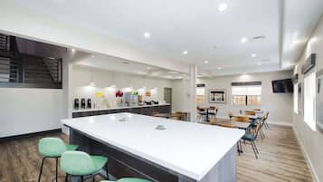 Free daily continental breakfast