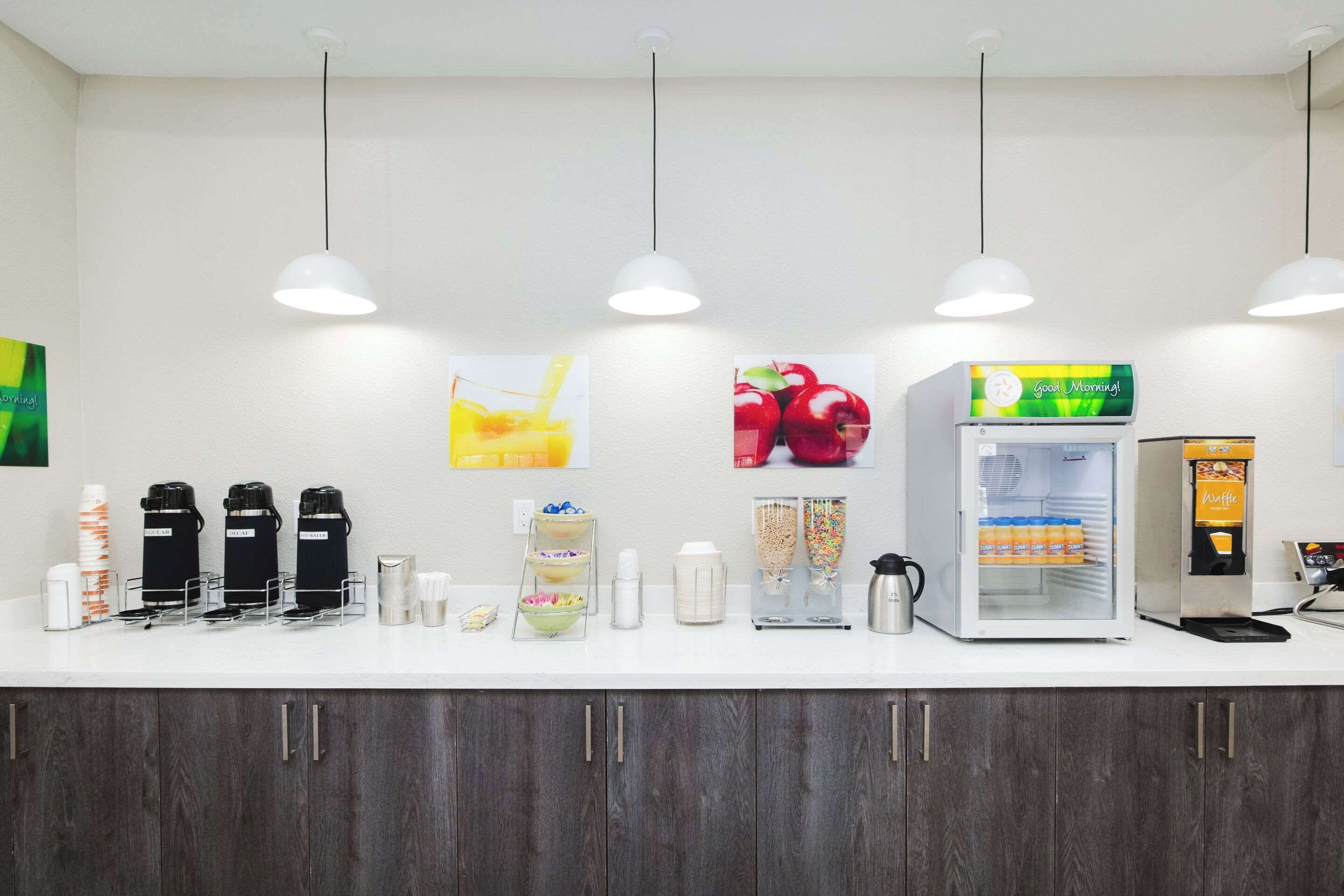 free daily continental breakfast